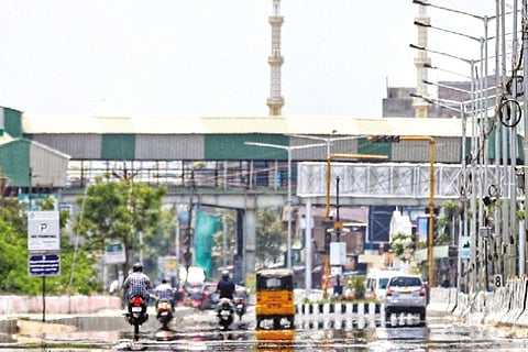 The frame captures the mirage effect at Velachery as the summer heats up roads (Photo:Justin George)