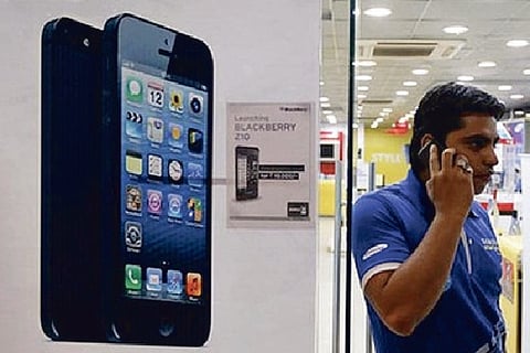 Apple ships record 1 mn plus iPhones in India in Q1 2021