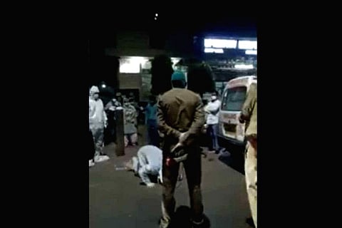 Probe ordered into policemen snatching away oxygen cylinder