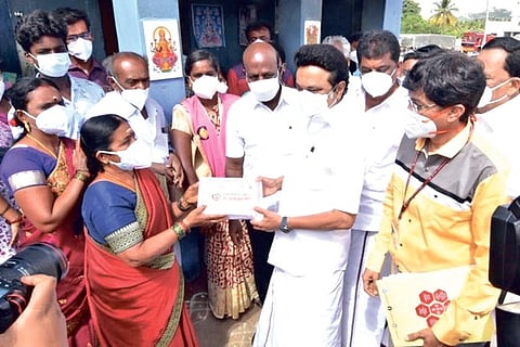 Chief Minister MK Stalin hands over medicine as part of ?Makkalai Thedi Maruthuvam? in Krishnagiri