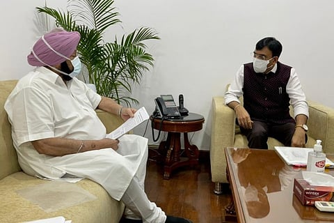 Punjab CM Amarinder Singh and Union Health Minister Mansukh Mandaviya (Photo Courtesy: Twitter)