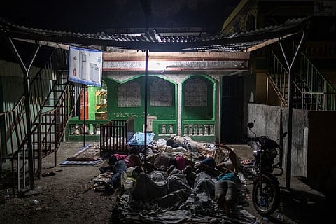 Aid trickles in as Haitians struggle to count lives lost in quake