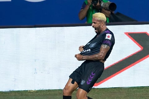 Jonathas Cristian celebrating his goal.