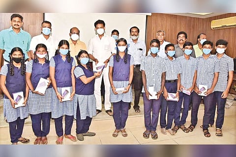 Minister Anbil Mahesh Poyyamozhi distributing tablets to school students in Tiruchy on Friday