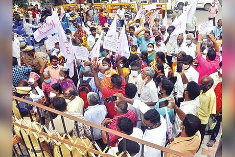 The picketing at Tambaram RTO office on Tuesday