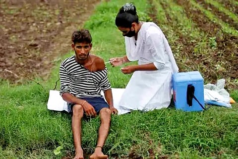 A healthcare worker gives a dose of the Covishield vaccine (Image Courtesy: Reuters)