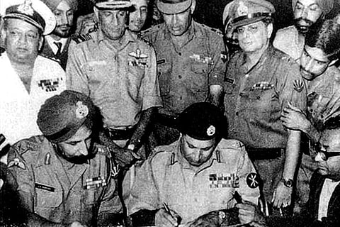 Lt Gen AAK Niazi sign the instrument of surrender under the watchful eye of Lt Gen JS Aurora on Dec