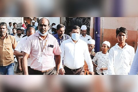 DRO Ramamurthy investigating the series of tremors with professor GP Ganapathy.