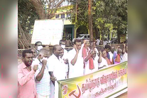 Members of a farmers? association staging a demonstration in Thanjavur on Monday