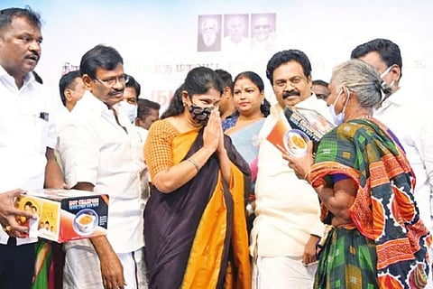DMK MP Kanimozhi distributing welfare assistance to women in Tiruvallur on Tuesday