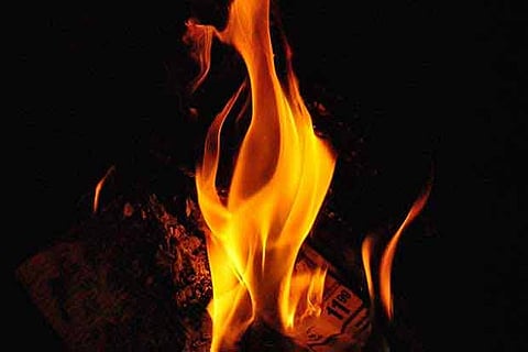 Man sets himself ablaze over online gambling debts