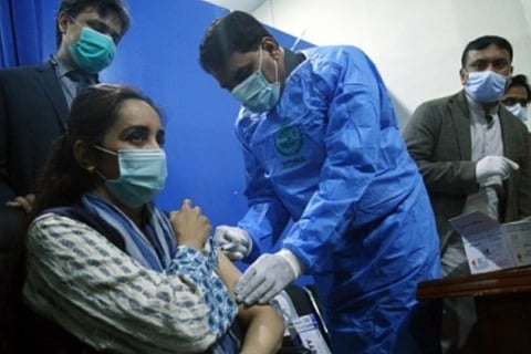 Pak inoculates 27k frontline workers against Covid