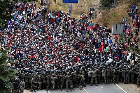 Guatemalan forces clash with major U.S.-bound migrant caravan