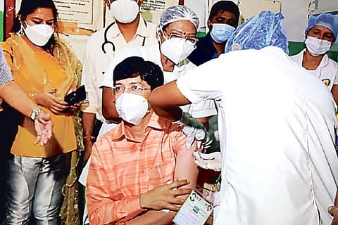 Health Secretary Radhakrishnan taking his first shot of Covaxin in Tiruchy on Sunday