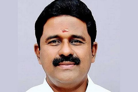 Kamaraj better, AIADMK keeping fingers crossed