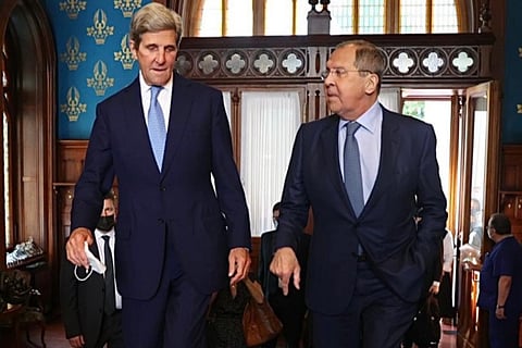 Sergei Lavrov with John Kerry. Image Courtesy: Twitter - @ClimateEnvoy