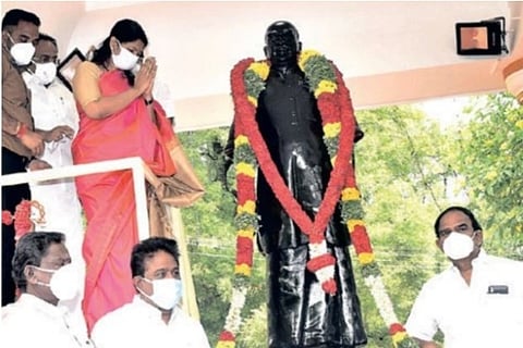 Thoothukudi MP Kanimozhi garlanding former CM Kamarajar?s statue