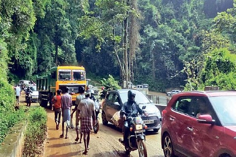 Vehicles moving at snail?s pace on Mettupalayam-Coonoor Road near Burliar in The Nilgiris