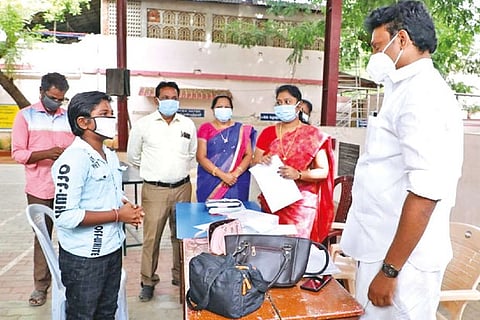 School Education Minister Anbil Mahesh Poyyamozhi inspecting admissions to Class 11 in Tiruchy on Fr