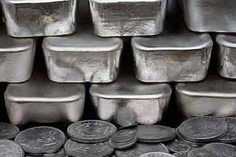 Silver futures rise on spot demand