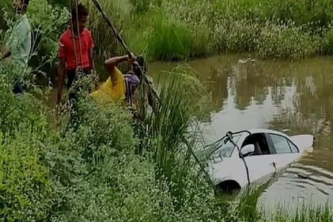 6 die in UP as car falls into ditch