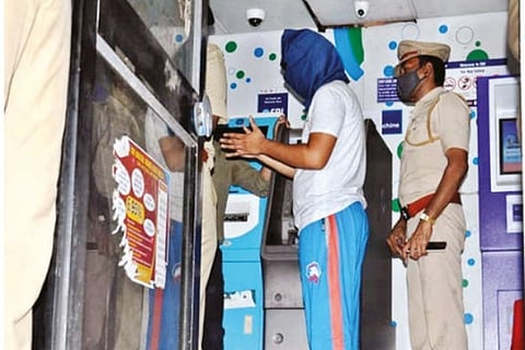 Key accused Amir Harsh explaining modus operandi of the loot at SBI ATM counter at Periamet