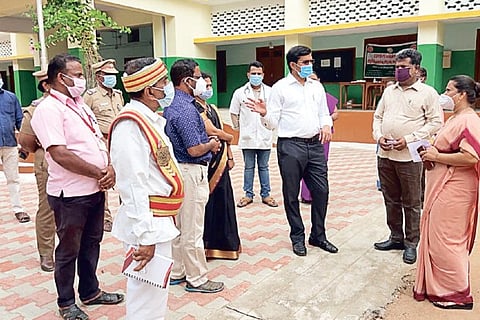 Thanjavur District Collector M Govinda Rao speaks to school authorities.