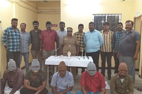 The arrested gang with the police team