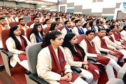 DeTect: Varsity did not mandate saffron scarf at convocation