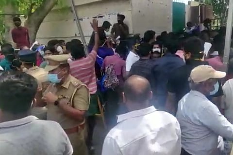 WATCH: Hundreds gather outside Nehru Stadium for Remdesivir after it was sold out