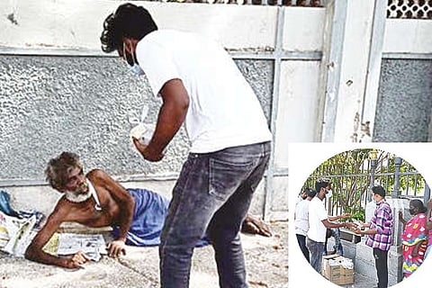 Palanivel and Raghavendar supplying food to the COVID-affected