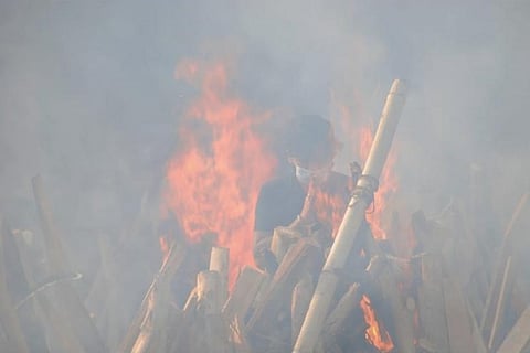 Travails of a wife to cremate husband amid pandemic