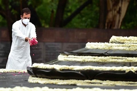 Congress leader Rahul Gandhi pays floral tribute to former PM and father Rajiv Gandhi