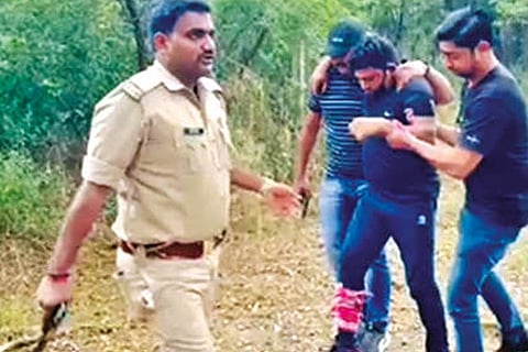 DeTect: Police catching thieves, given a false narrative