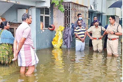 Senior officers assuring all help to residents of police quarters