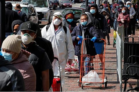 Long lines at food banks across US (Photo: Reuters)