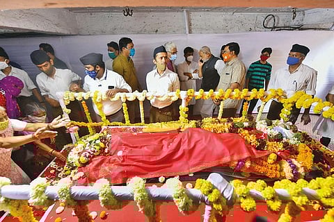 People pay last respects to Babasaheb Purandare, in Pune, on Monday