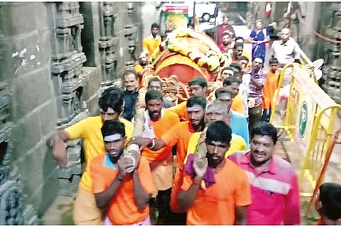 Devotees carrying the cauldron for Karthigai Deepam from the Arunachaleswarar Temple