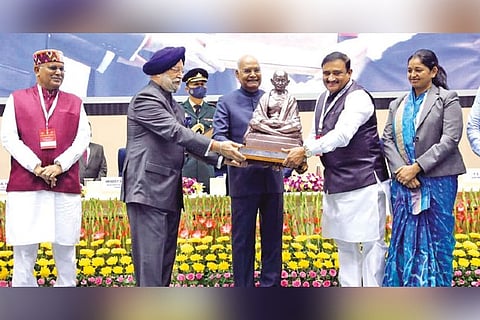 President Ram Nath Kovind confers Indore the cleanest city award at Swachh Survekshan Awards 2021