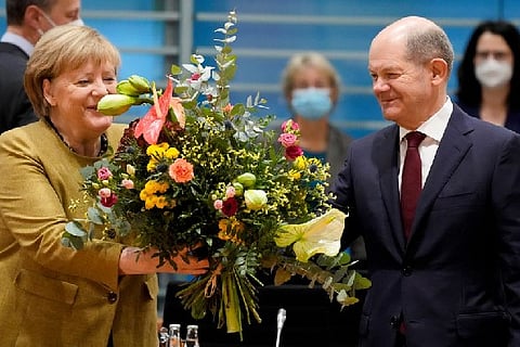 Angela Merkel with Olaf Scholz.