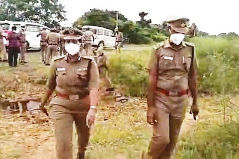 Kancheepuram DIG M Sathyapriya and SP M Sudhakar leading the hunt for the gunmen