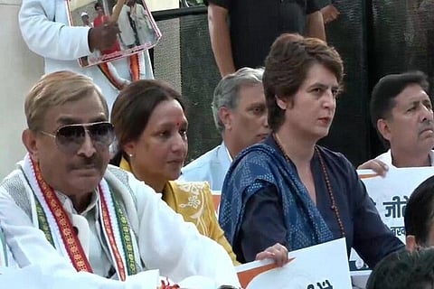 Party leaders led by Priyanka Gandhi staged ?Maun Vrat? at GPO park (Image source: IANS)