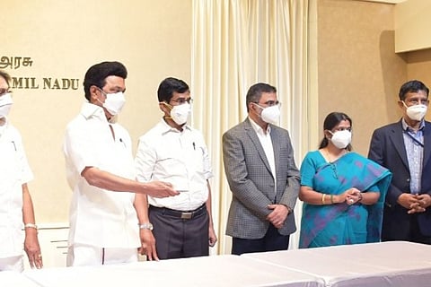 Stalin inaugurates scheme for converting gold jewels offered in temples into bars