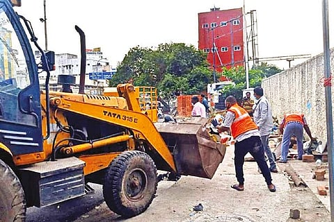 Workers during the eviction drive at Egmore