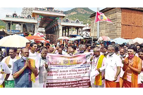 Sivanadiya taking procession through Mada streets chanting Tirumandiram seeking govt permission