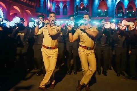 Screengrab from 'Aila Re Aillaa' song