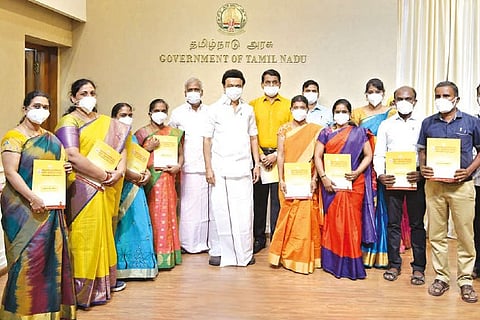 CM Stalin with newly appointed faculty members of Arulmigu Kapaleeswarar Arts and Science College