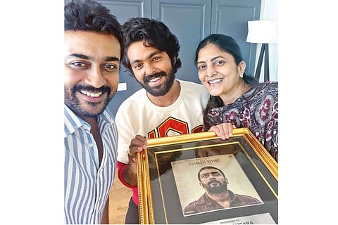 Suriya (right), GV Prakash and Sudha Kongara with the award for Soorarai Pottru