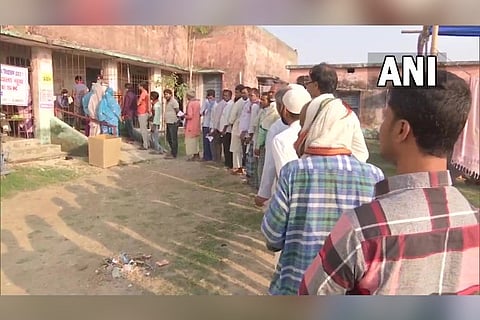 Voters lined-up to cast their votes.