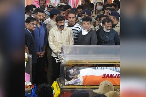Nandamuri Bala Krishna paying final respects to Puneeth Rajkumar.